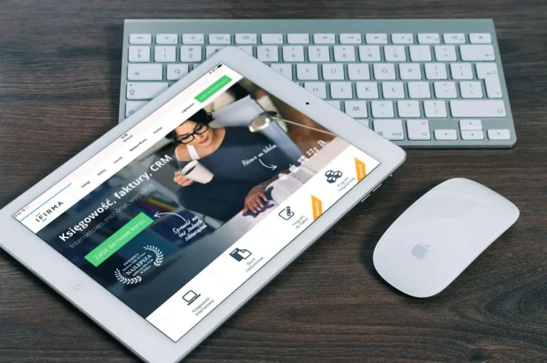Configuração de CRM e automação de leads costuma vir junto com o serviço de tráfego pago?