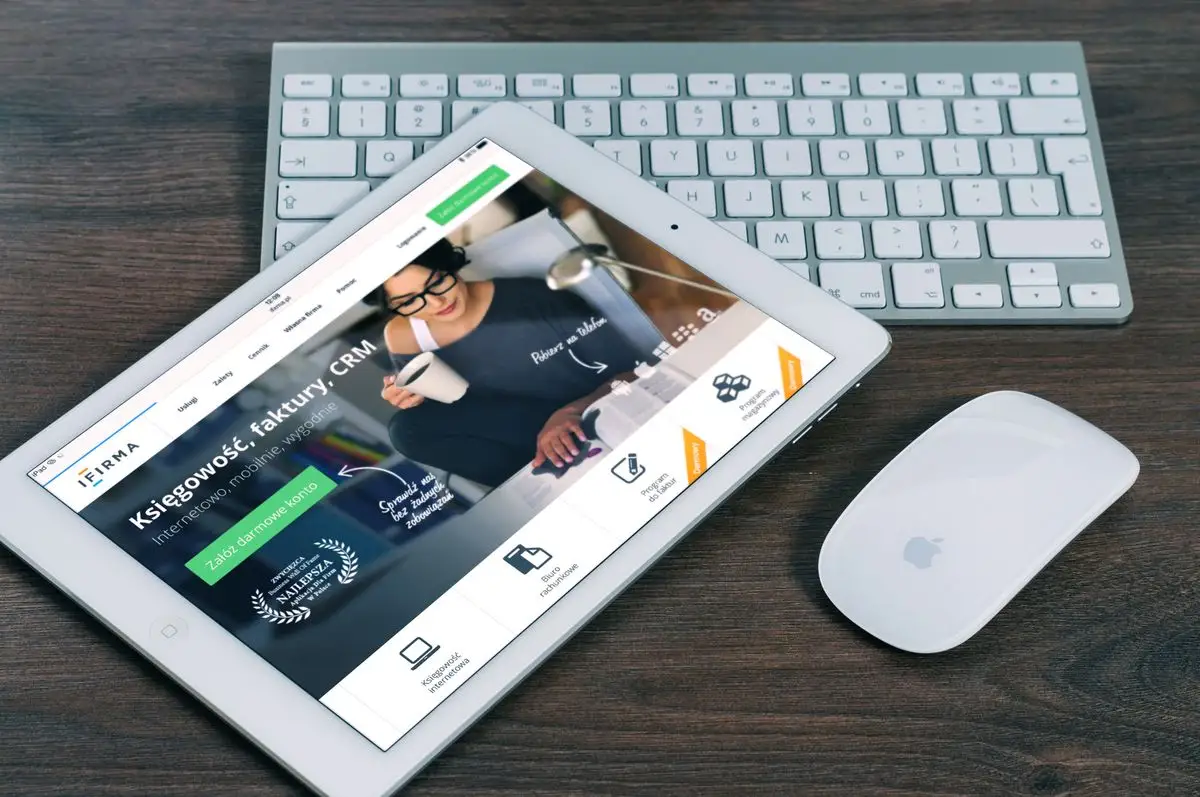 Configuração de CRM e automação de leads costuma vir junto com o serviço de tráfego pago?