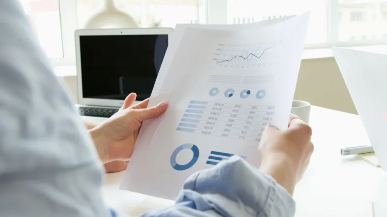 Relatório de performance detalhado é cobrado à parte ou já vem incluso no contrato?