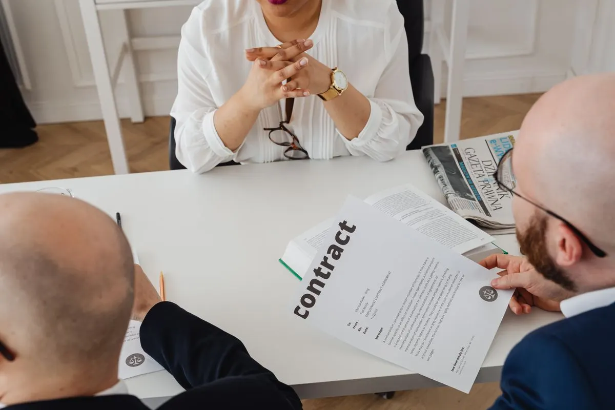 Um diagnóstico gratuito compromete a empresa a fechar contrato com a agência?