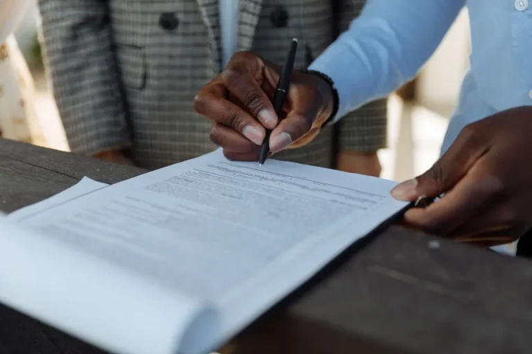 Contratos com agência de performance precisam de cláusula de LGPD?